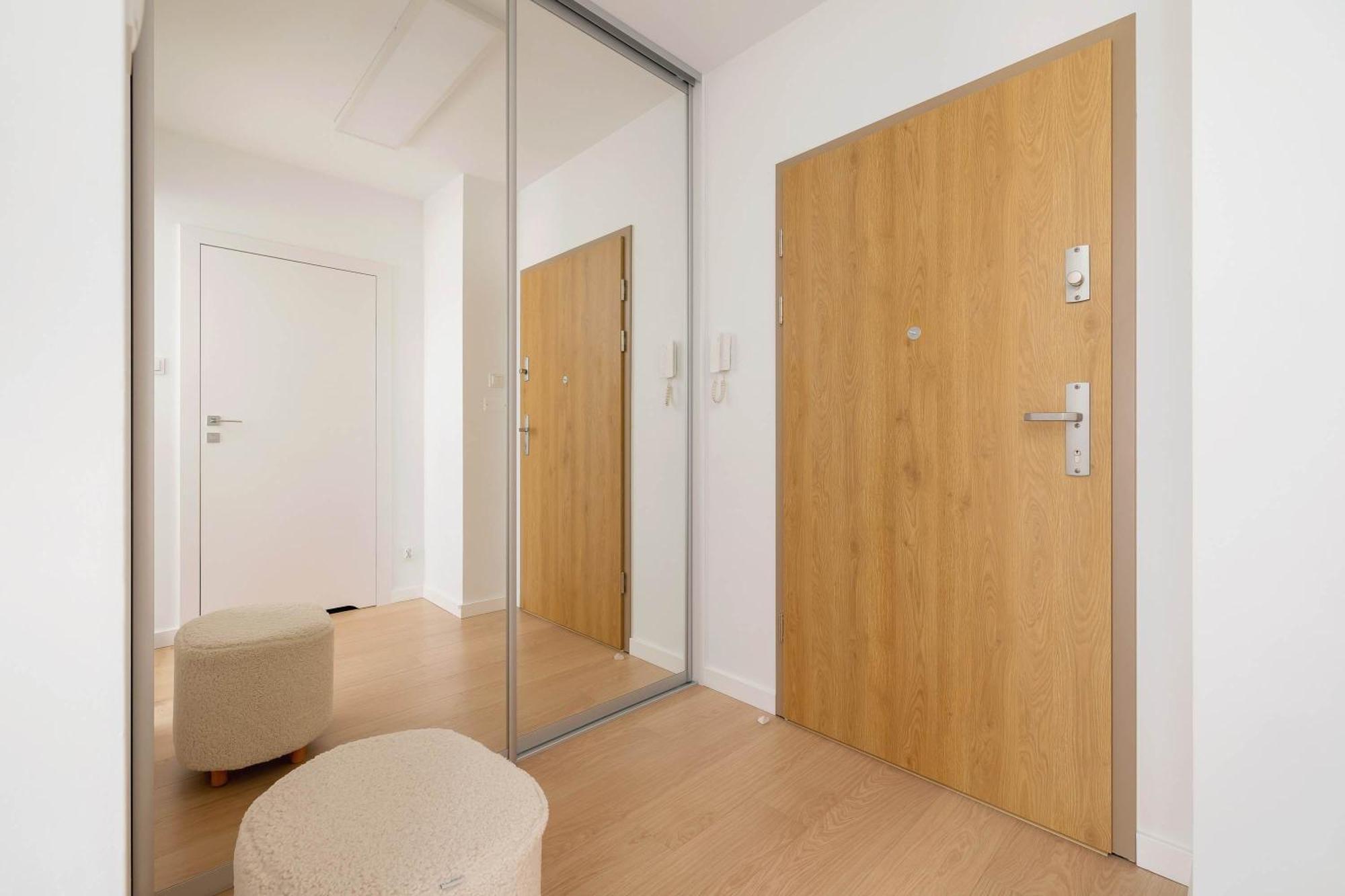 Atmospheric With Parking By Renters Cracovia